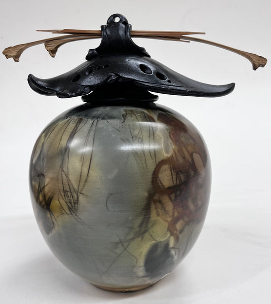 Medium Round Vase with top ( GS290)